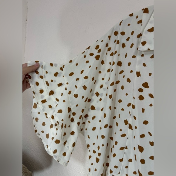 Umgee White & Tan Dalmatian Animal Print Button Front Top Women’s Size Medium - Picture 4 of 10